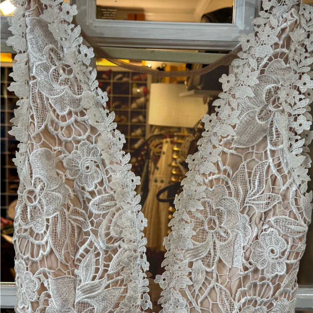 👰🏼‍♀️▫️ Lace Deep-V Mini Dress in Ivory White Sheer Neckline ▫️👰🏼‍♀️ - Picture 4 of 11